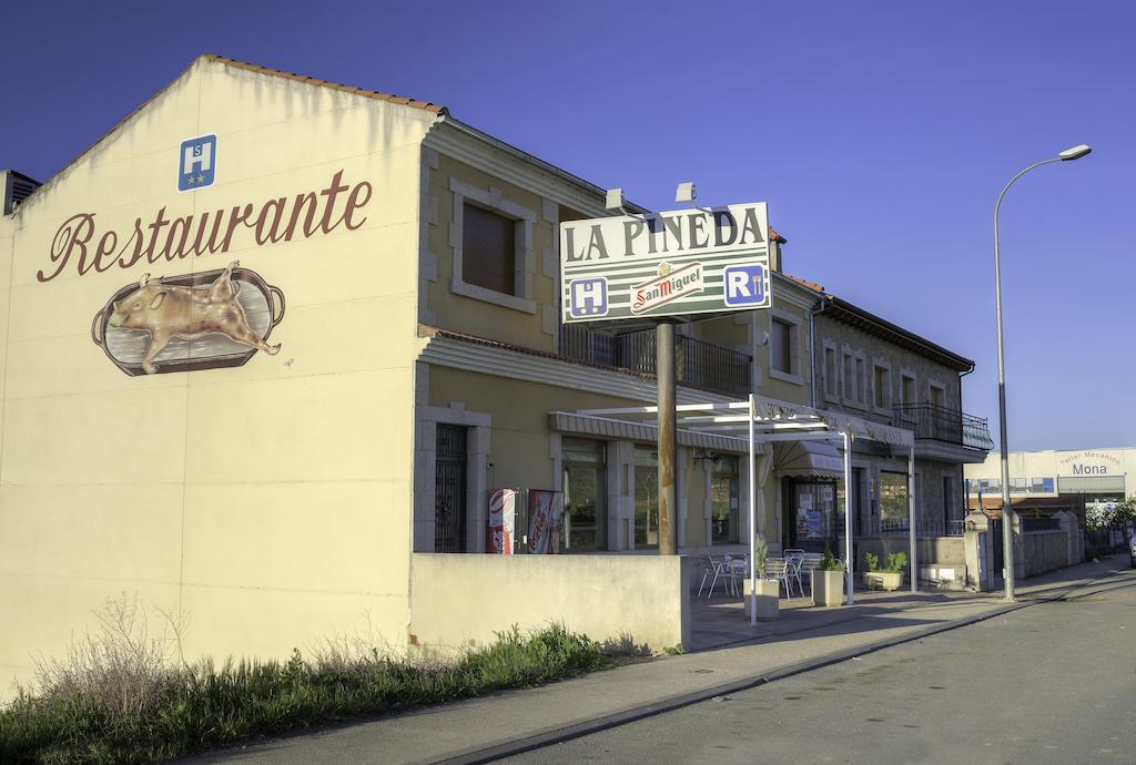 Hostal Restaurante La Pineda エル・バルコ・デ・アビラ エクステリア 写真